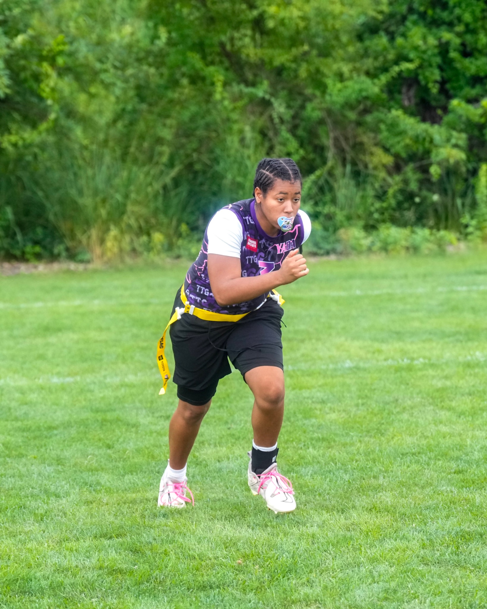 32 Sports athlete in white sleeves accelerating across the field